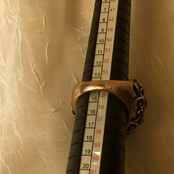 Ring copper colored with large jewel in middle & scrolled hearts on sides- Sz 8 - Picture 7 of 7